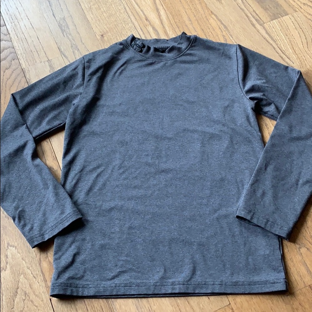 Under Armour boys size 7 all season gear shirt